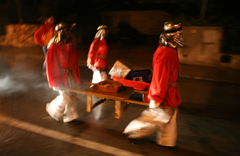 Patges amb encens cremant