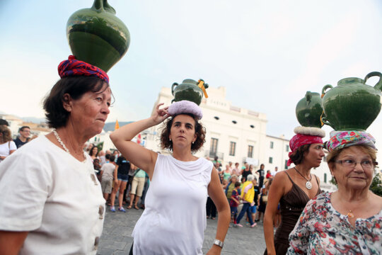 Dones amb el doll al cap