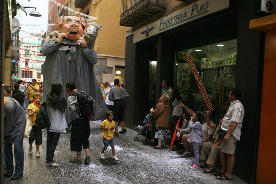 Gegant del Porc i el Xai a la cercavila d'inici de festes