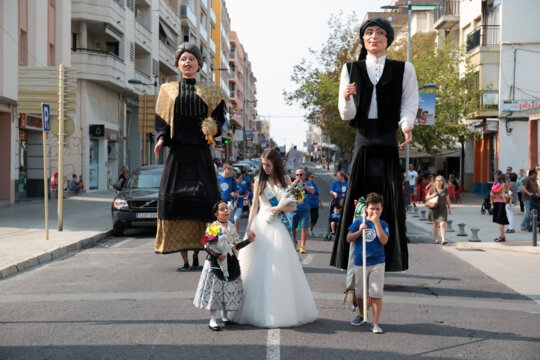 Els gegants encapçalen la comitiva