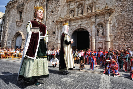 Gegants Jaume I i Na Violant d'Hongria. Foto: Víctor Sangermán